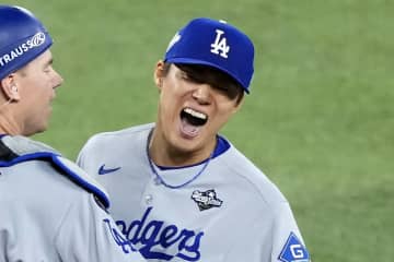 「壮絶」山本由伸のWS第７戦での“中０日登板”が年間最優秀プレーに！　スター軍団ドジャースが上位席巻　３位は大谷翔平の「歴史的な二刀流」