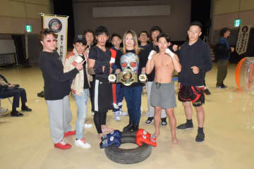 王者三杯目ひかる挑戦権は極真全国2位ゲンの手に。タイヤファイト東北初上陸、篠原光も歓喜の激闘