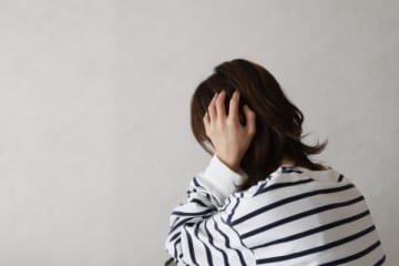 「LINE禁止令」に「退職金なし」の仕打ち 「始発から終電まで」働き詰めだった女性が退職を伝えた結果