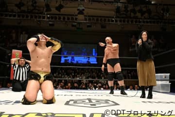 EXTREME王者To-yが母親のアシストで髙木三四郎を破り王座V5！「僕のギャンブル中毒が勝つか、稼ぎが勝つか勝負」