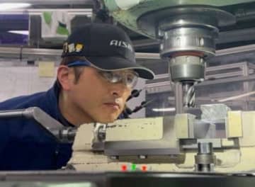 「現代の名工」にフライス盤工の﨑田宏二氏や自動車板金工の井出達也氏ら142人