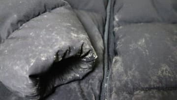 ダウンの黒カビは自分で取らないで！“洗濯ハカセ”が教える家庭でも落とせる白カビとカビ臭の正しい取り除き方