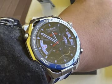 ほぼ毎日充電必須の「Apple Watch」って本当にスマートですか？　21日間充電不要の製品もあります