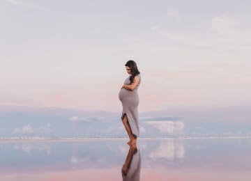 【夢占い】妊娠する夢は人生好転のサイン!? 相手別・状況別・正夢の確率まで徹底解説