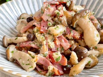 簡単すぎてリピ確定!レモン香る「しめじとベーコンのペペロン」レシピ