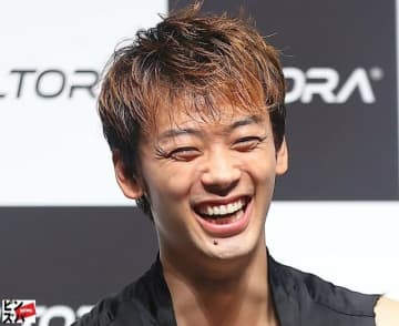 「腹筋バッキバキ」竹内涼真、イカつい腰タトゥーの主演映画ビジュアルが沸騰「拡大して見ちゃった」