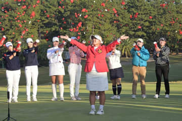 V賞金3000万円だけじゃない豪華副賞　738万円ベンツ、高級食材も…女子ゴルフ最終戦でGET