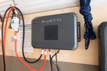 BLUETTI、最大1200Wに強化したオルタネーター充電器「Charger 2」