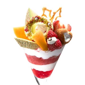 タカノフルーツパーラーのクリスマス限定パフェ♡苺づくしの華やかデザート