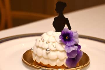 「可愛すぎ！」宝塚歌劇団×梅田のホテル、クリスマスコラボで特製ケーキ登場