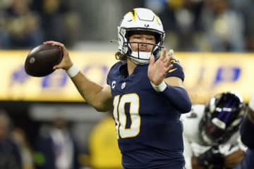 チャージャーズQBジャスティン・ハーバート、非投球側の左手骨折で手術へ