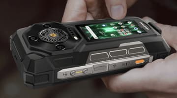 頑丈で屈強で最高にイカつい2画面タフネススマホ「Armor 33 Pro」