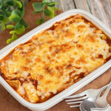 【白菜にこんな食べ方があったとは…】「こんなに相性いいとは思わなかった」チンして焼くだけ！白菜とミートソースのチーズ焼きのレシピ