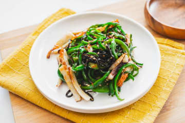 料理研究家ゆかり”10分完成”『ちくわピーマンの塩昆布炒め』の作り方を公開！”切って炒めるだけ”超簡単な便利レシピに主婦も大注目「お手軽で美味しい経済的」「お酒のあてにも良いですね！」