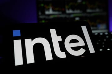 アップルが再びインテルと提携？ Mac向けチップを米国で製造か