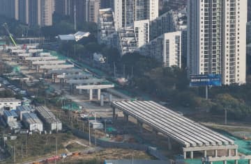 中国の国道312号線拡張工事、無錫市で高架道架設進む