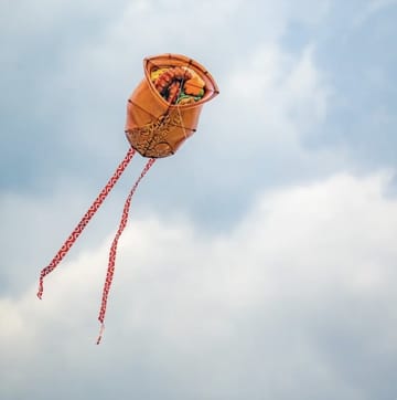 ついに“壺”が空を飛ぶ！淡路屋、ひっぱりだこ飯が凧になっちゃった