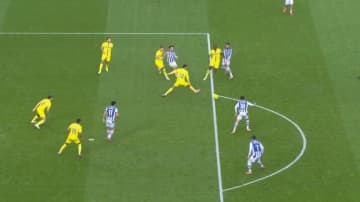 「めちゃくちゃきれてる」久保建英、今季初アシスト！相手4人の包囲網を打ち破る絶妙ラストパスでゴールをお膳立て「1人で4人を引きつける天才」