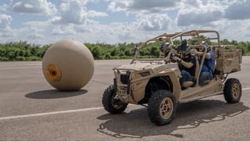 月面だってコロコロ！ 転倒リスクのないボール型探索ロボット「RoboBall」