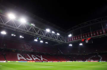 板倉滉のアヤックスが大量花火で試合中止　〝犯人〟は最大５年の出入り禁止と８万円の罰金