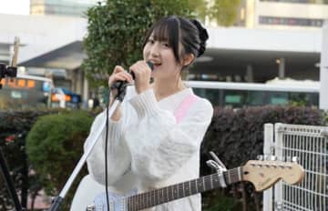 川崎に300人が集結！？中心にいたのは可愛すぎる女子高生シンガーHiNANO