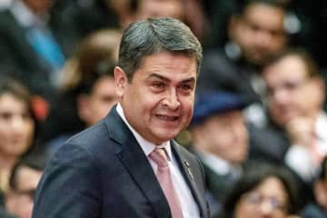 トランプ氏、ホンジュラス前大統領に恩赦の意向　麻薬密売で収監中