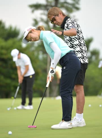 都玲華と交際報道の石井忍コーチ　謝罪文で当時状況にも言及「婚姻関係が事実上破綻しておりました」