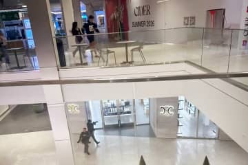 中国人観光客、米商業施設で銃撃に遭遇し試着室に隠れる―中国メディア