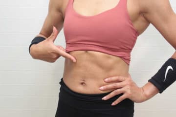 2週間でお腹に“スジ”を入れる！「立ち腹筋」14日間メニューと、変化がないときに見直す5つのこと