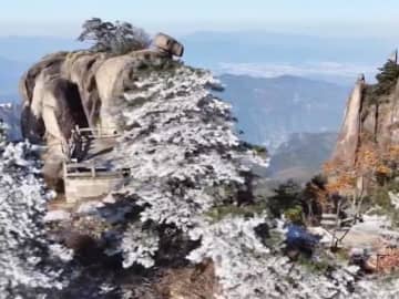 九華山に雪と氷の幻想的な光景　中国安徽省