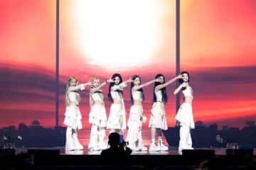 NMIXX、デビュー後初のワールドツアーが開幕！約27曲をバンドライブで披露「これからも付いてきてほしい」