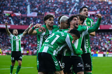 セビリアの街が“緑と白”に染まる！　ベティス、好調MFフォルナルスの活躍で今季最初の“エル・グラン・デルビ”を制す