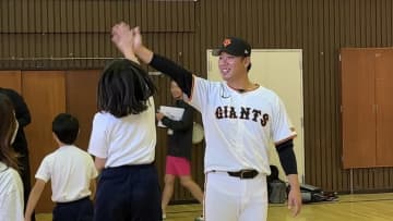 「みんなキラキラしていた」巨人・又木鉄平　狛江市内の小学校訪問　約1時間の交流に笑顔