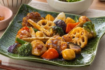 大戸屋、ブロッコリー/ごぼう/ながいも/さといもなど冬野菜バージョンの「季節の野菜と豚と鶏つくねの黒酢あん」発売