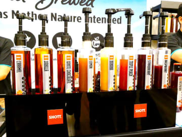 キーコーヒーが業務用提案会 目玉は直輸入のフレーバーシロップ「SHOT」