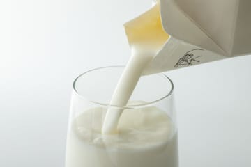 賞味期限切れ牛乳の『使い道』４選　捨てる前に知りたい実用アイデア集