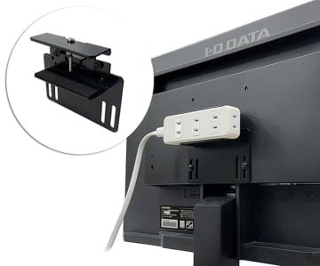 VESA穴を利用して電源タップをモニター裏に設置できるホルダーが長尾製作所から
