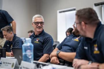 ドラマで警官を演じた米俳優、本物の警官に　警察学校で訓練に励む65歳