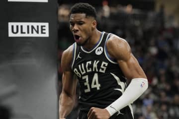 本気か、それとも勘違いか…ヤニスが４年後の“通算得点レブロン超え”を宣言「自分の中ではその頃トップになると思ってる」＜DUNKSHOOT＞