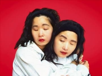 元CHAIのMANA・KANAの新プロジェクト“OKAME”、3rdシングル「GAME OVER」リリース