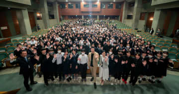 太陽HDがリオ五輪銀メダリスト・桐生祥秀選手を招き中学生に特別授業を開催！「スト6」コラボグッズ売上金の活用