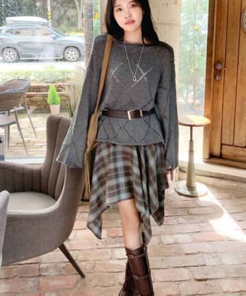 ミディ丈が新鮮！ 今っぽシルエットになるアンバランススカート５選