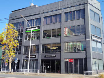 「カワサキプラザ新横浜」リニューアルオープン　明るくウッディーな店内に