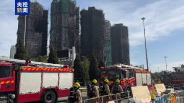香港警察、高層マンション火災で行方不明リストにあった159人の安全を確認