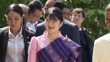 宮内庁取材20年超の記者が見た愛子さま24歳の機転　ラオス国家副主席が「美しい」とつぶやいた民族衣装の着付けに苦戦も…少女を笑顔に