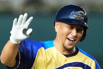 43歳が異国で無双の.385「引退後とは思えん」　通算1928安打の実力発揮「かっこええ」