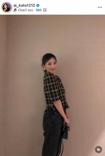 加藤あい、肩出しトップスで美オーラ全開...旅行を満喫　「シンプルな服なのにすごいおしゃれ」