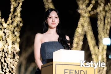 TWICE ミナ、華やかな登場に騒然！「FENDI」イルミネーション点灯式で来年の抱負明かす（フル動画）