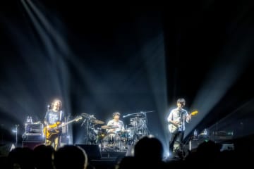 UNISON SQUARE GARDEN、アニメ『うるわしの宵の月』OP＆EDシングルリリース　ツアー会場限定特典も