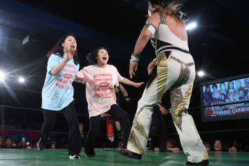 【ＷＡＶＥ】立野記代＆山崎五紀のJBエンジェルス結成40周年　デビュー曲＆息の合った合体技も！